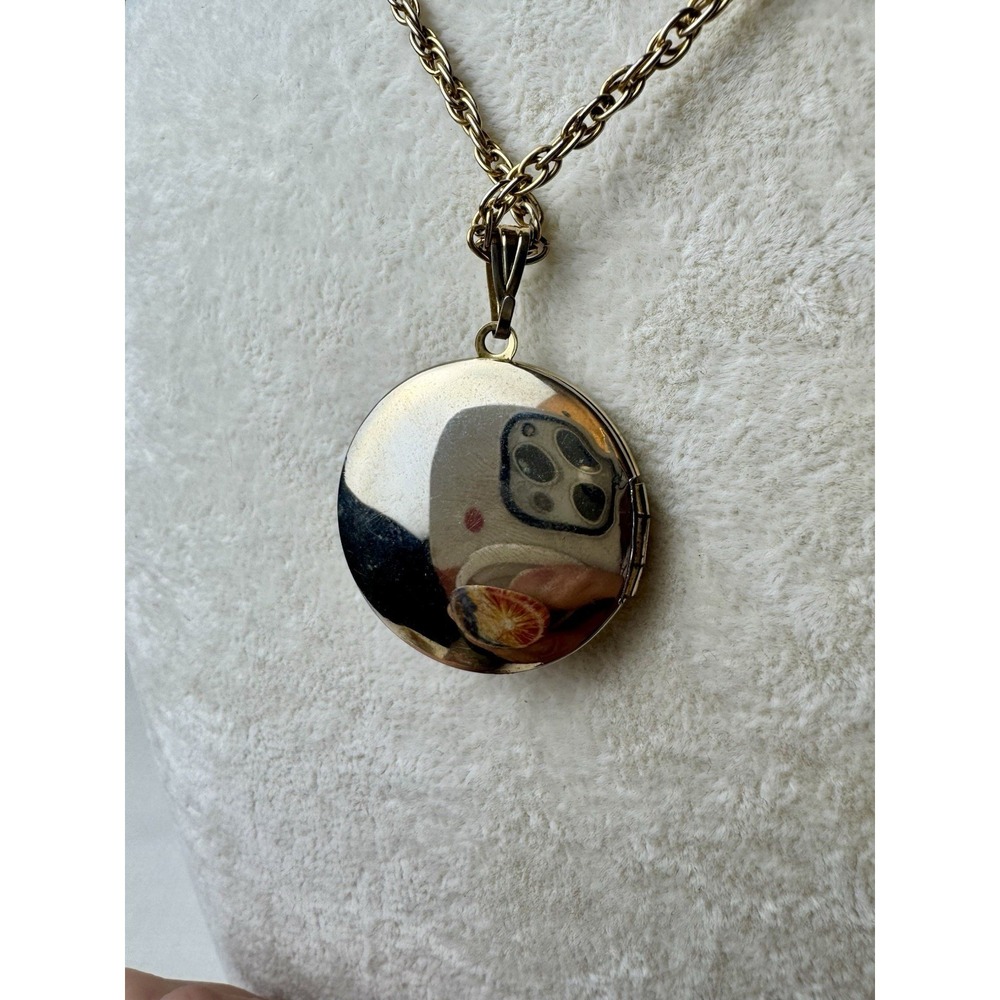 Vintage Gold Tone Round Locket Necklace Embroidered Rose Floral Engraved Retro - Picture 3 of 9